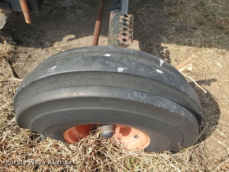 image for item DF5821 Gleaner M2  combine