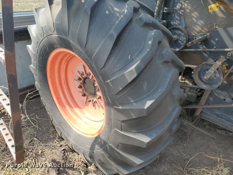 image for item DF5821 Gleaner M2  combine