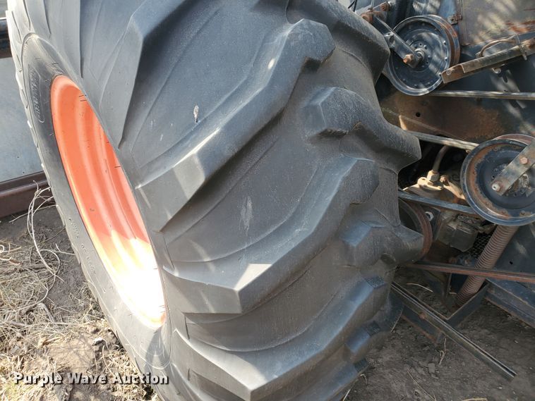 image for item DF5821 Gleaner M2  combine