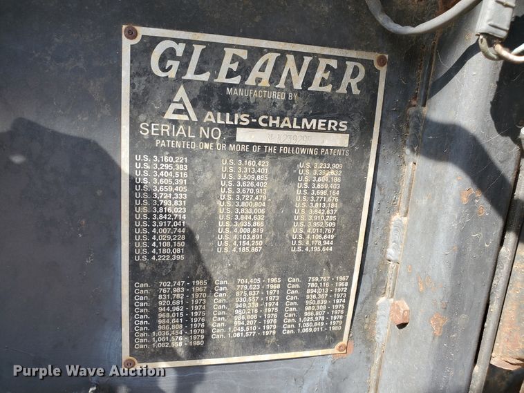 image for item DF5821 Gleaner M2  combine