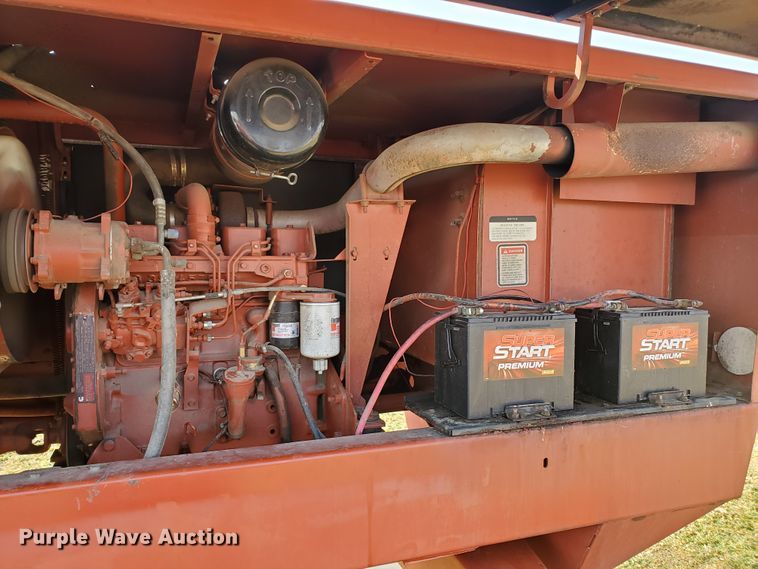 image for item DF5822 Hesston 8400  windrower