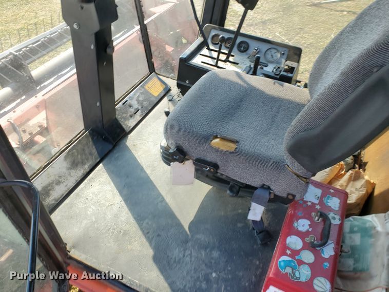 image for item DF5822 Hesston 8400  windrower