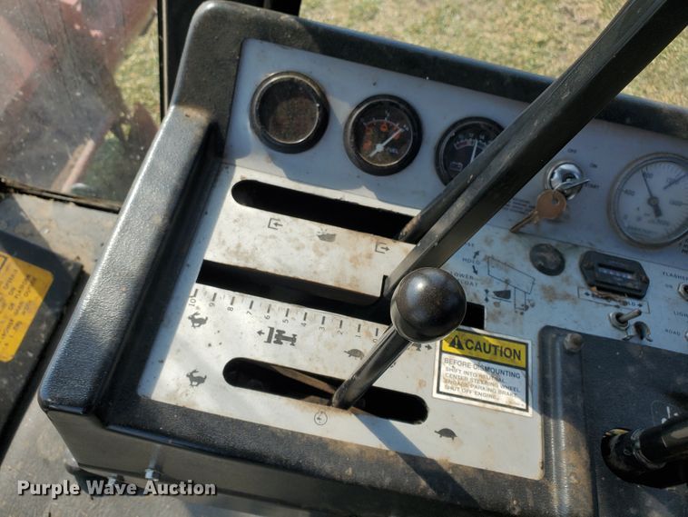 image for item DF5822 Hesston 8400  windrower