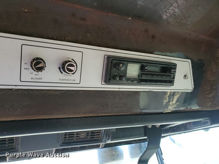 image for item DF5822 Hesston 8400  windrower