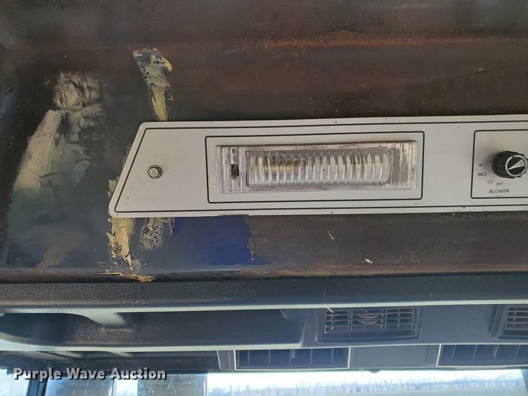 image for item DF5822 Hesston 8400  windrower