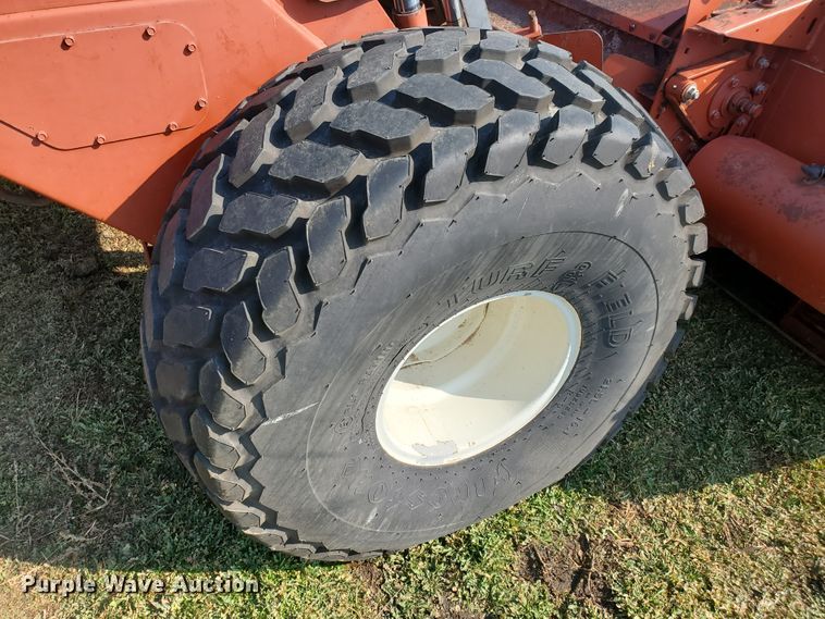 image for item DF5822 Hesston 8400  windrower