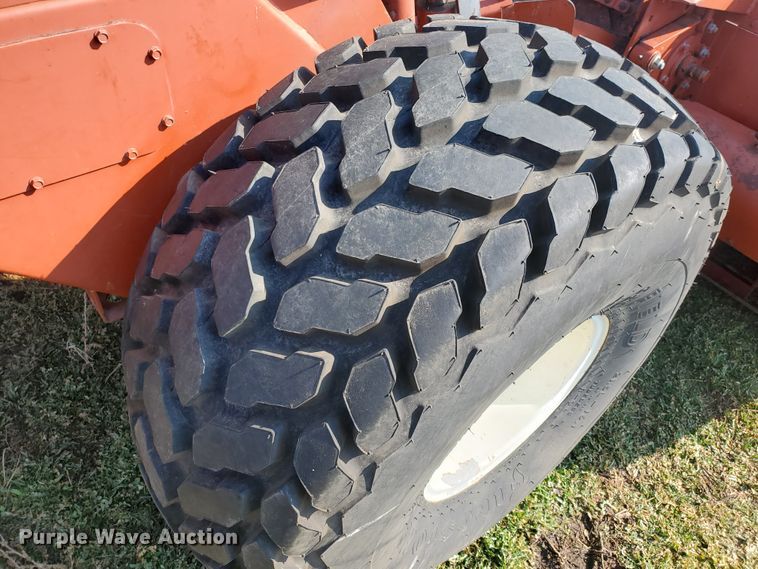 image for item DF5822 Hesston 8400  windrower