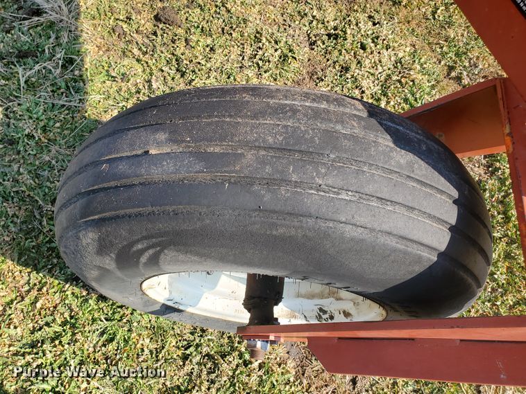 image for item DF5822 Hesston 8400  windrower