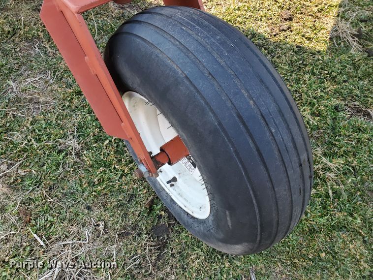 image for item DF5822 Hesston 8400  windrower