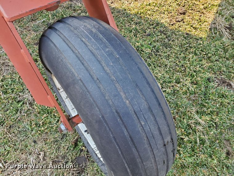 image for item DF5822 Hesston 8400  windrower