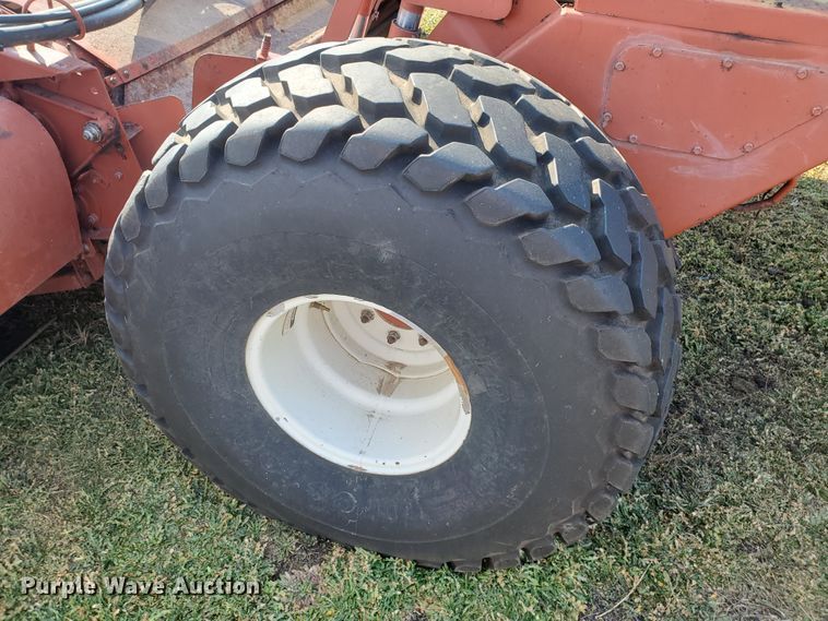 image for item DF5822 Hesston 8400  windrower