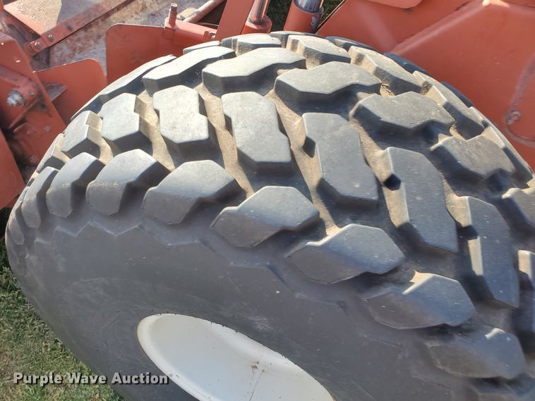 image for item DF5822 Hesston 8400  windrower