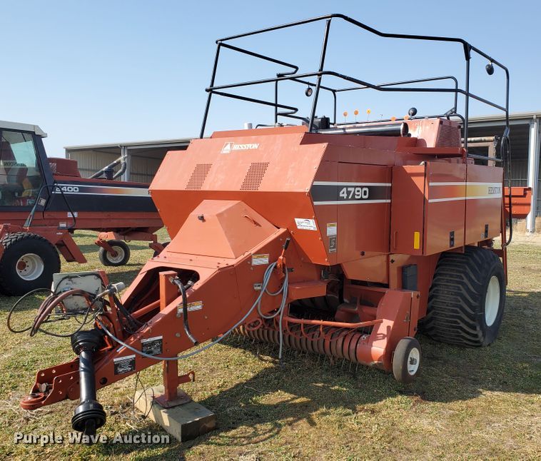 image for item DF5823 2002 Hesston 4790  large square baler