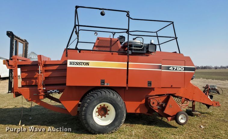 image for item DF5823 2002 Hesston 4790  large square baler