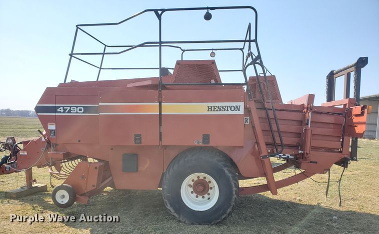 image for item DF5823 2002 Hesston 4790  large square baler