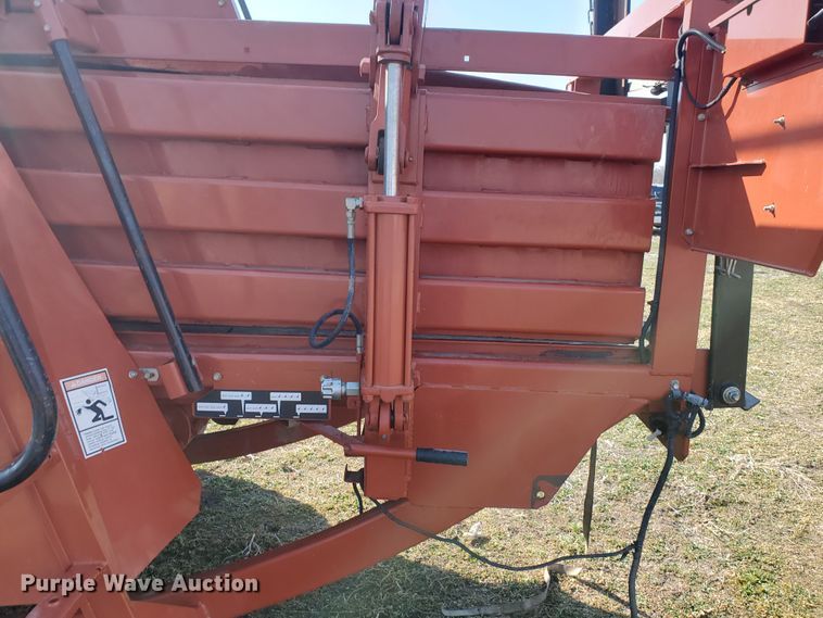 image for item DF5823 2002 Hesston 4790  large square baler