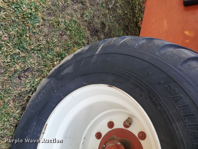 image for item DF5823 2002 Hesston 4790  large square baler