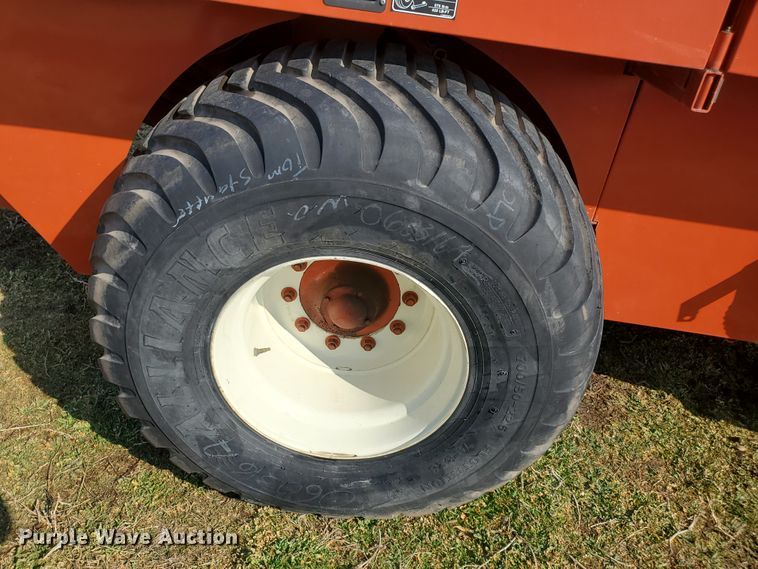 image for item DF5823 2002 Hesston 4790  large square baler