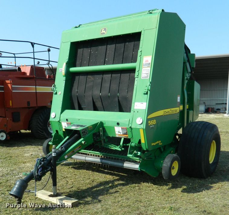 image for item DF5824 2009 John Deere 568  round baler