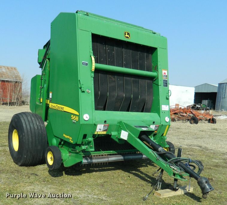 image for item DF5824 2009 John Deere 568  round baler