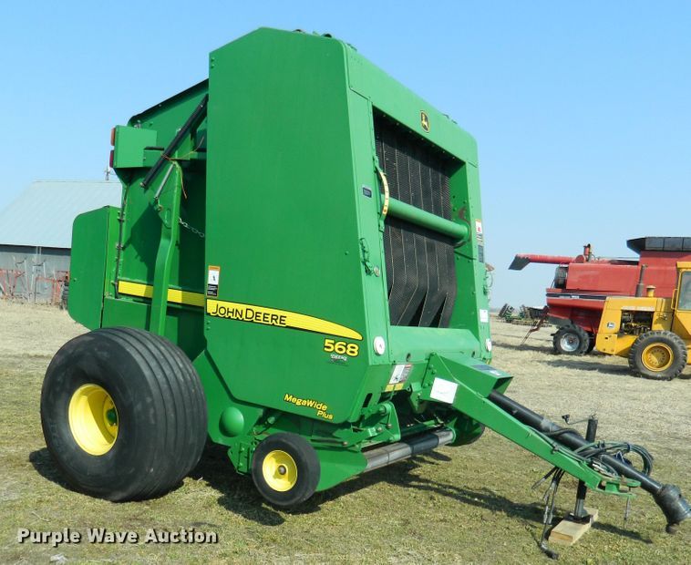 image for item DF5824 2009 John Deere 568  round baler
