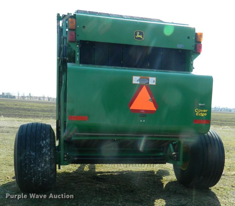 image for item DF5824 2009 John Deere 568  round baler