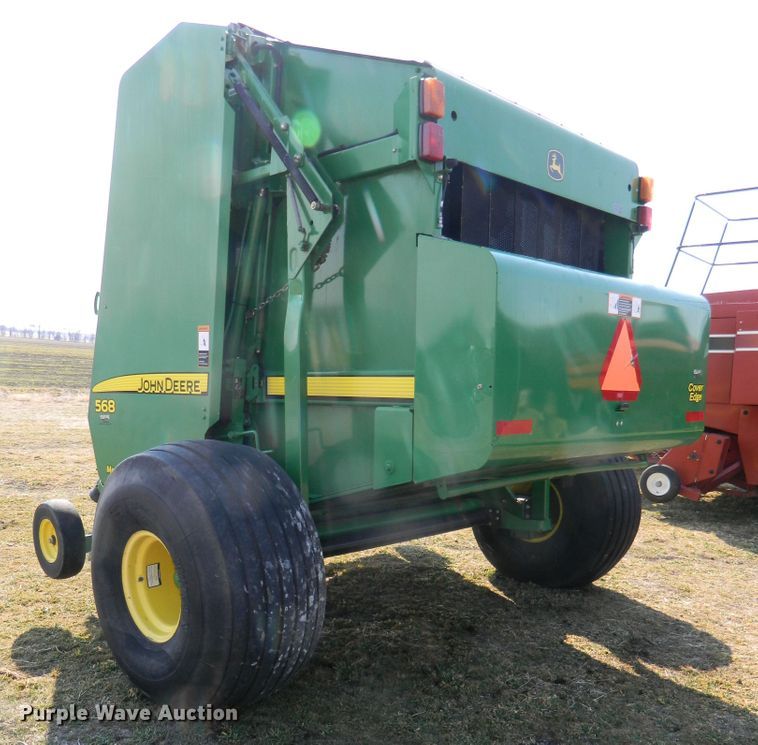 image for item DF5824 2009 John Deere 568  round baler