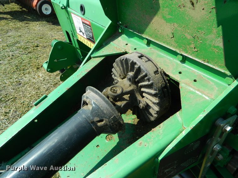 image for item DF5824 2009 John Deere 568  round baler