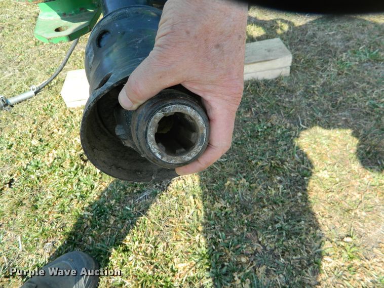 image for item DF5824 2009 John Deere 568  round baler