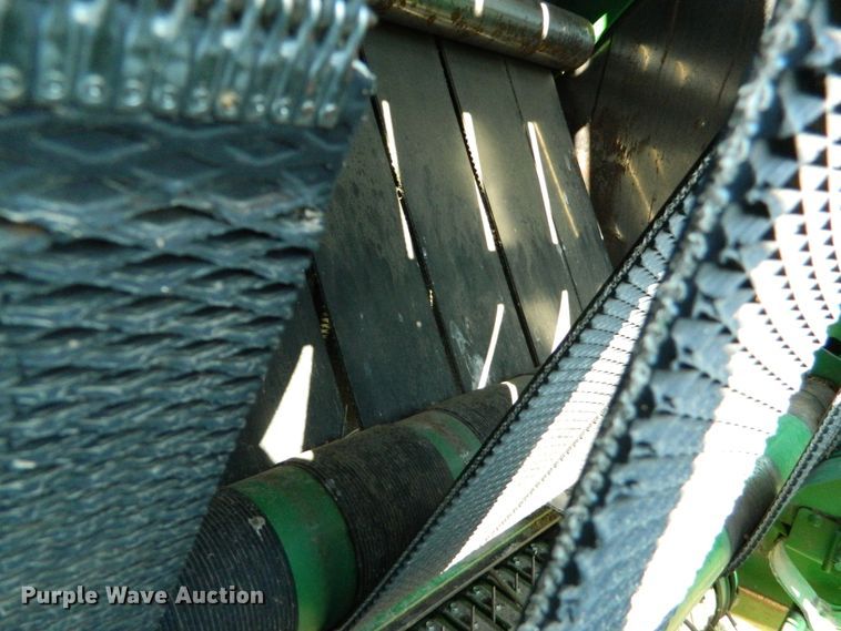 image for item DF5824 2009 John Deere 568  round baler