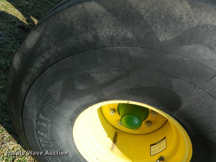 image for item DF5824 2009 John Deere 568  round baler