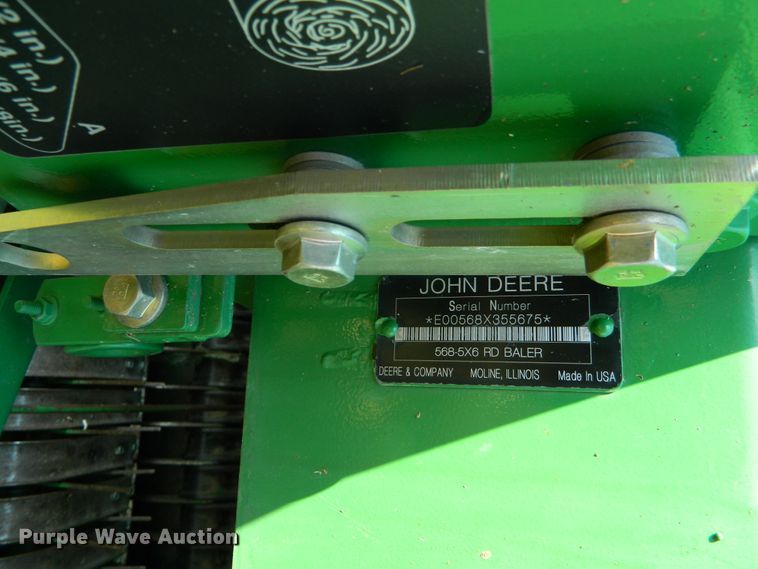image for item DF5824 2009 John Deere 568  round baler