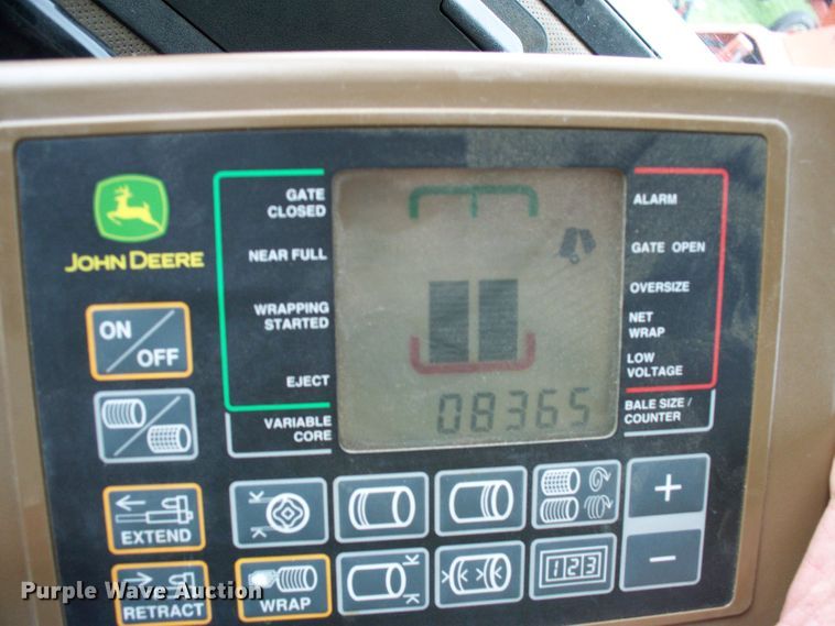 image for item DF5824 2009 John Deere 568  round baler
