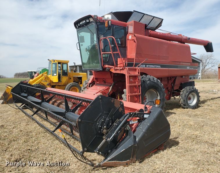 image for item DF5826 1994 Case IH 1688  combine