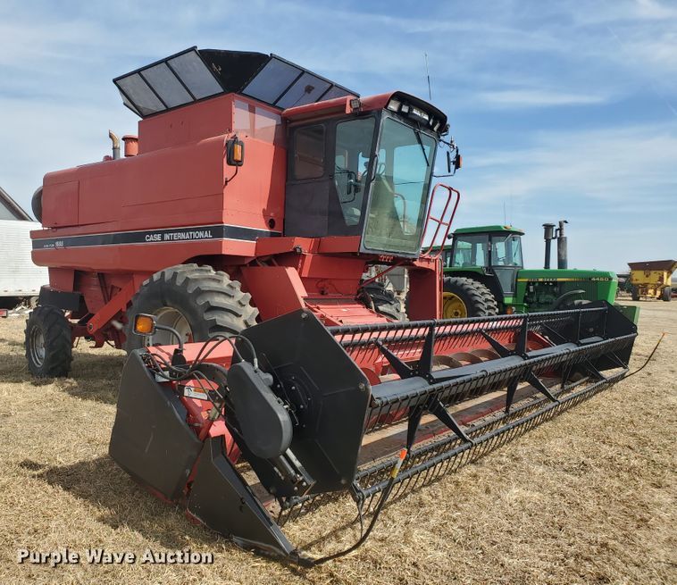 image for item DF5826 1994 Case IH 1688  combine