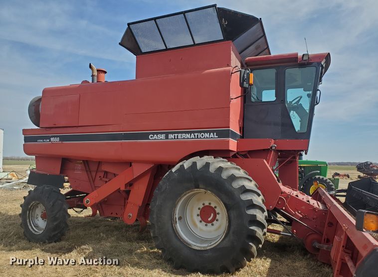 image for item DF5826 1994 Case IH 1688  combine