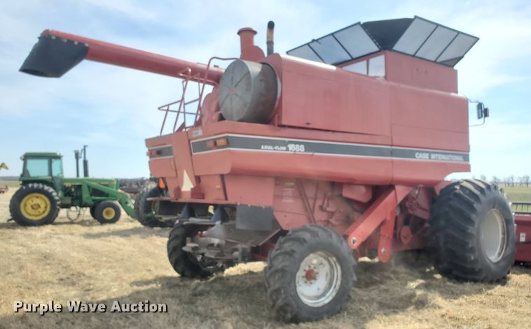 image for item DF5826 1994 Case IH 1688  combine