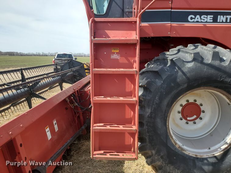 image for item DF5826 1994 Case IH 1688  combine