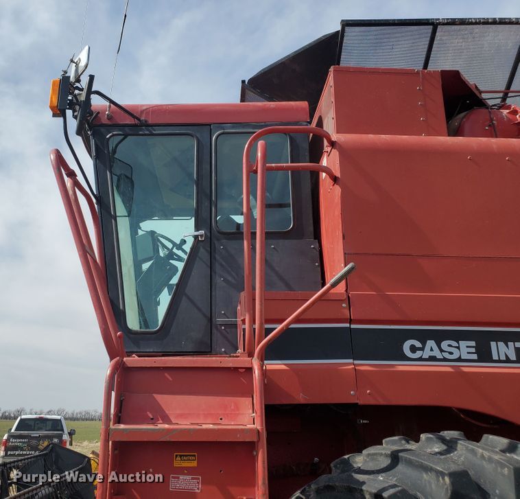 image for item DF5826 1994 Case IH 1688  combine