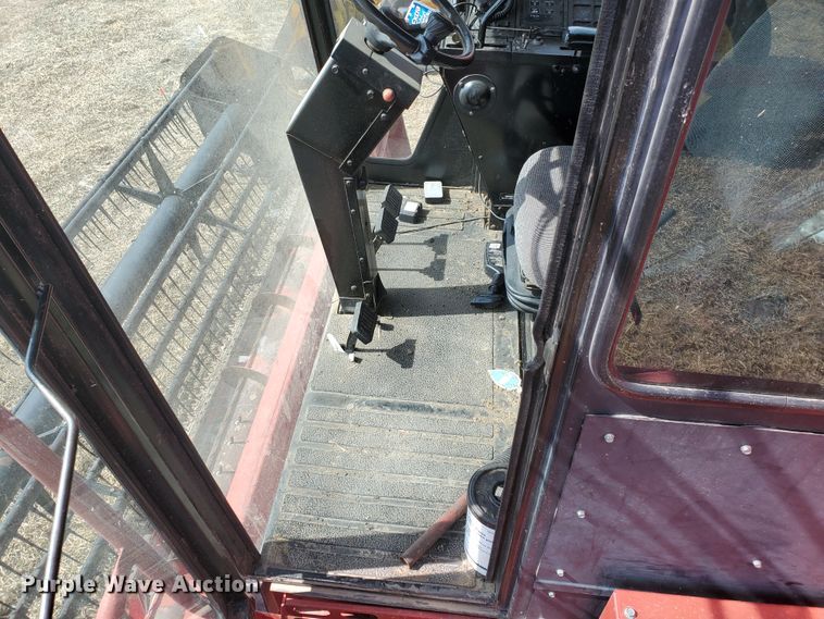 image for item DF5826 1994 Case IH 1688  combine