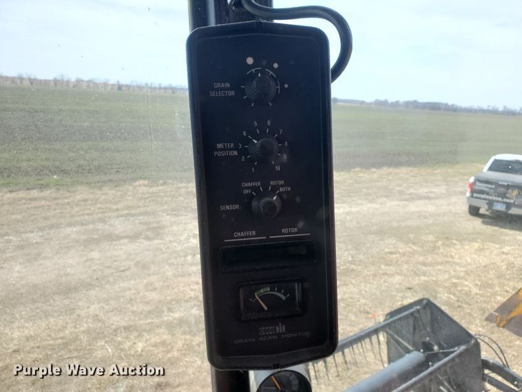 image for item DF5826 1994 Case IH 1688  combine