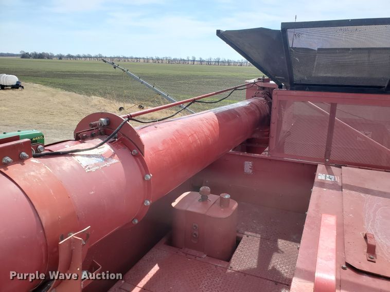 image for item DF5826 1994 Case IH 1688  combine