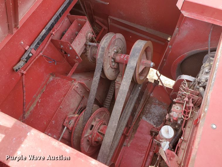 image for item DF5826 1994 Case IH 1688  combine