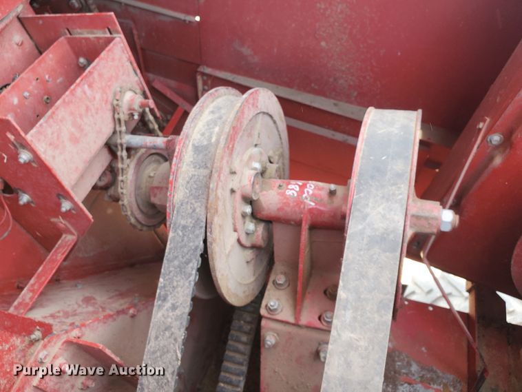 image for item DF5826 1994 Case IH 1688  combine