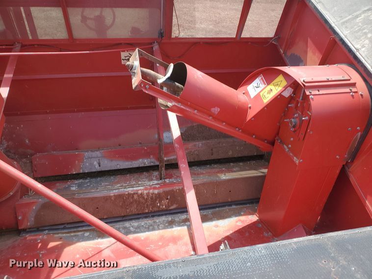 image for item DF5826 1994 Case IH 1688  combine
