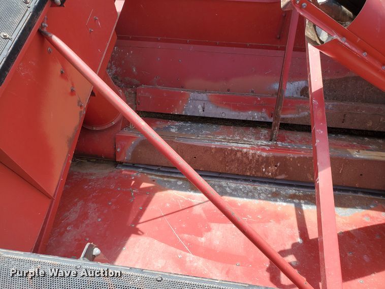 image for item DF5826 1994 Case IH 1688  combine