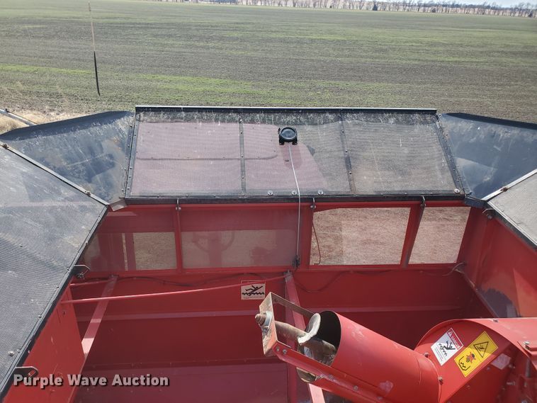 image for item DF5826 1994 Case IH 1688  combine