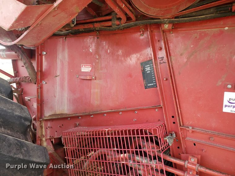 image for item DF5826 1994 Case IH 1688  combine