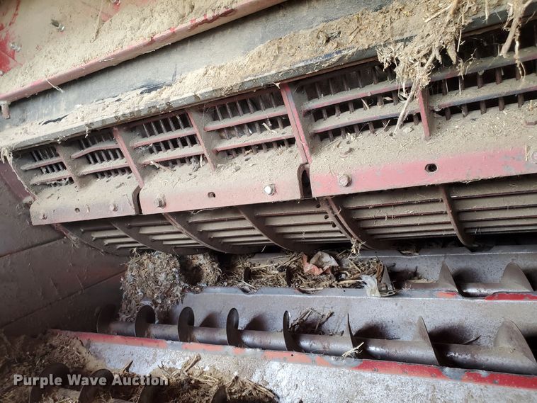 image for item DF5826 1994 Case IH 1688  combine