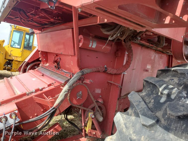 image for item DF5826 1994 Case IH 1688  combine